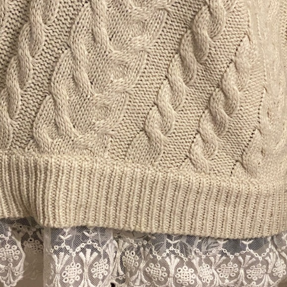 EUC Large Monteau cable sweater with sheer lace - Picture 4 of 7